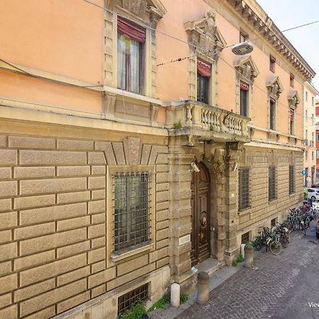 Goito Luxury Apartment, In The Historical Center Bologna Luaran gambar