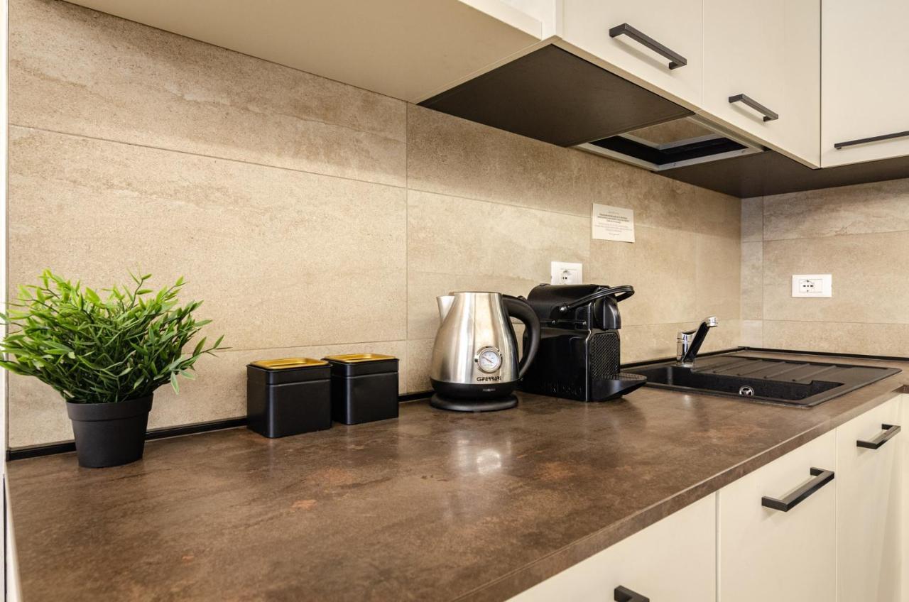 Goito Luxury Apartment, In The Historical Center Bologna Luaran gambar