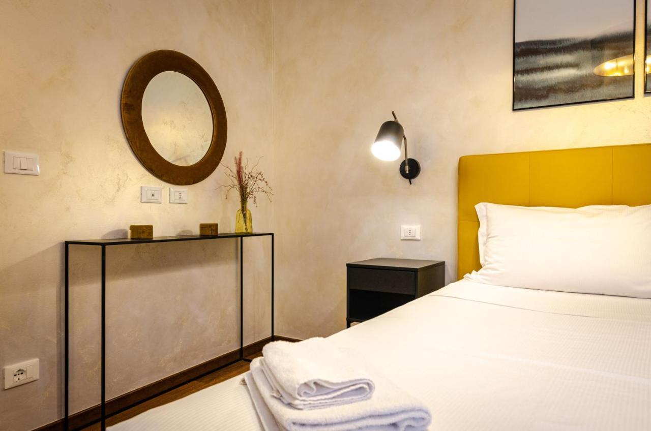 Goito Luxury Apartment, In The Historical Center Bologna Luaran gambar